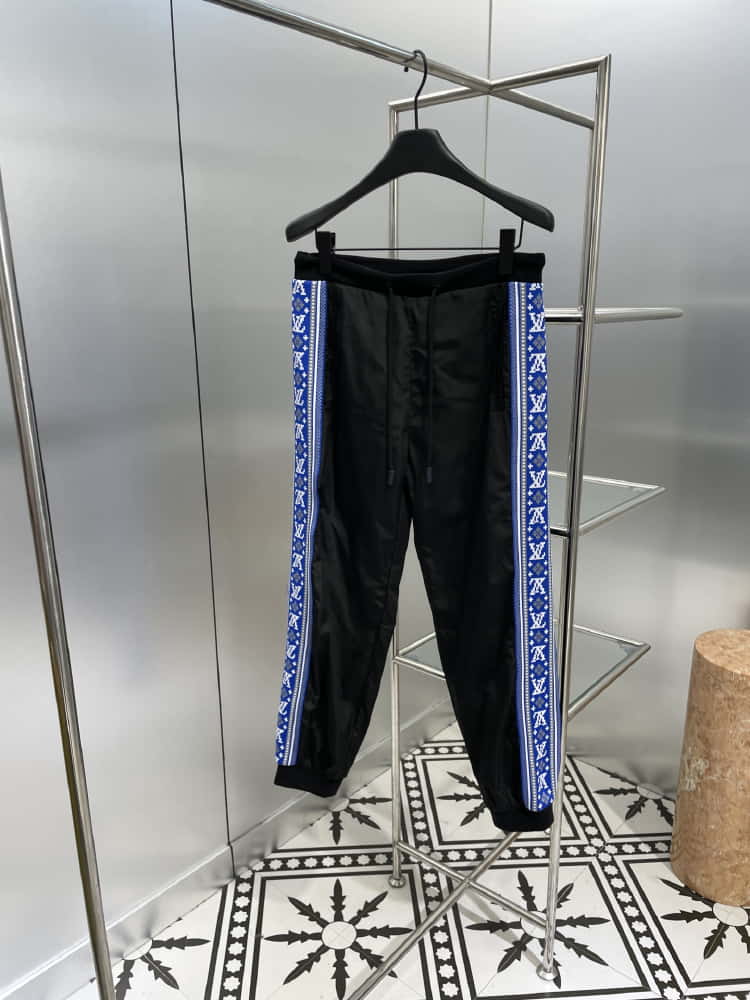Louis Vuitton	532