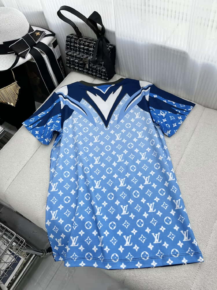 Louis Vuitton	579