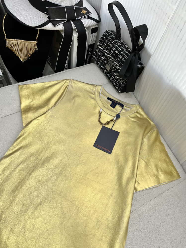 Louis Vuitton	595