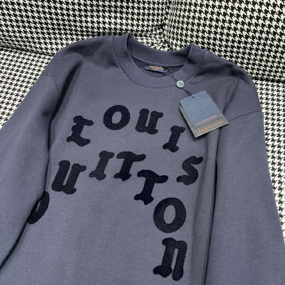 Louis Vuitton	605