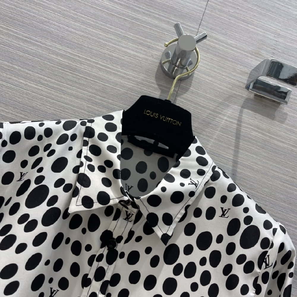 Louis Vuitton	614