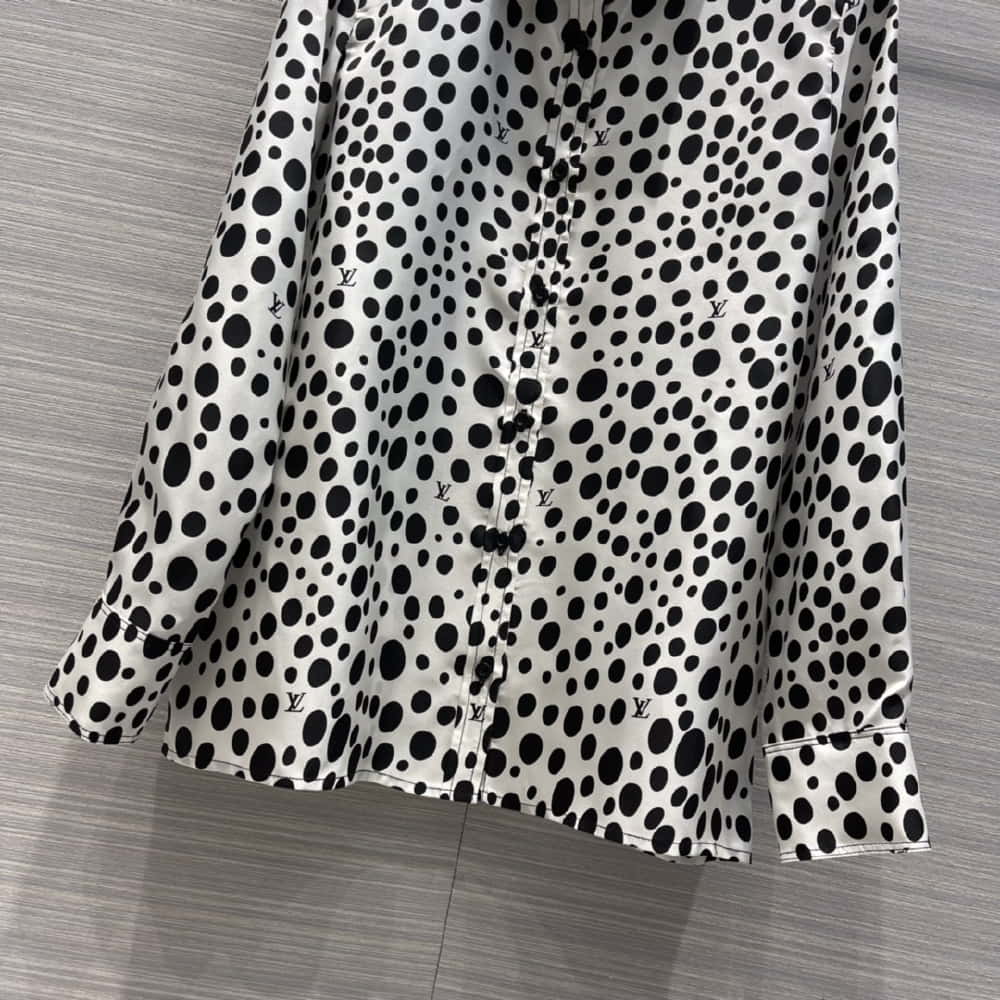 Louis Vuitton	617