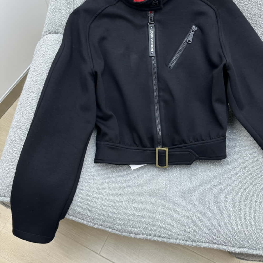 Louis Vuitton	648