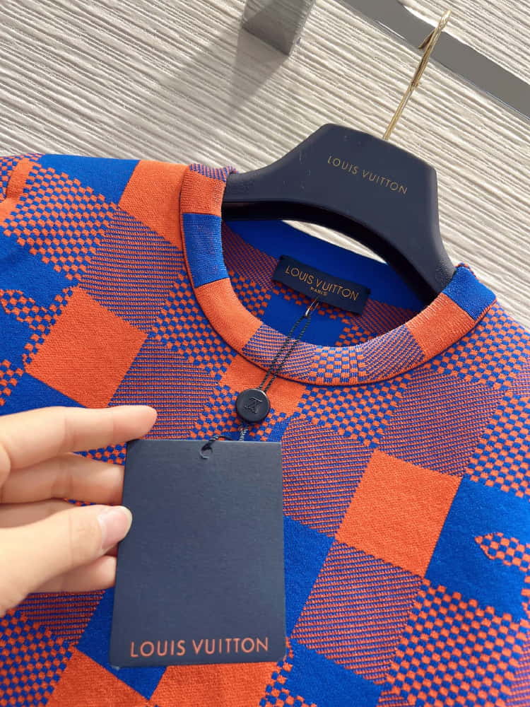 Louis Vuitton	651