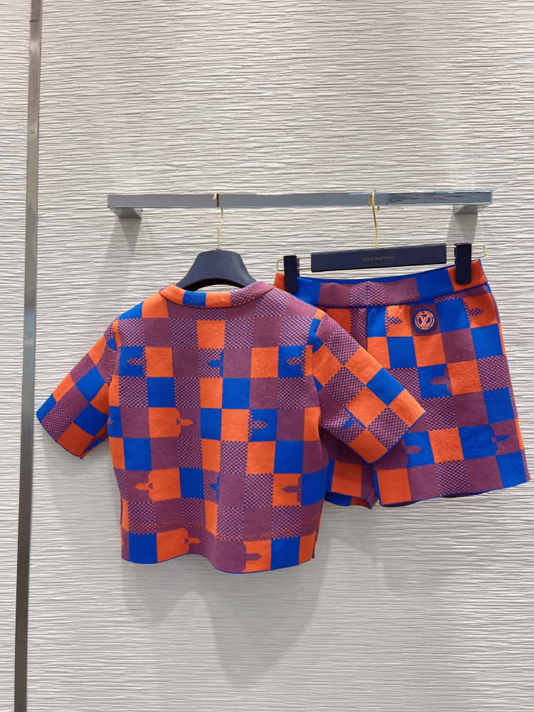 Louis Vuitton	655