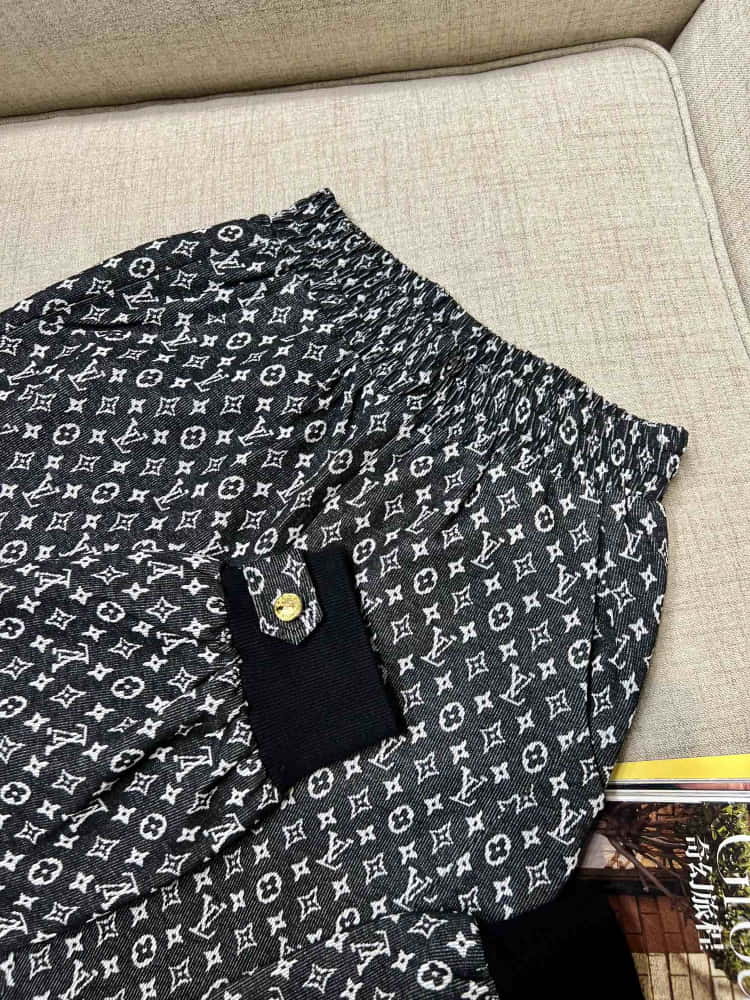 Louis Vuitton	674