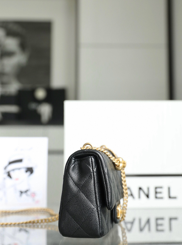 Chanel 0702